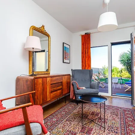 Apartment 110m2 Flat, Large Terrace With A View And A Garden