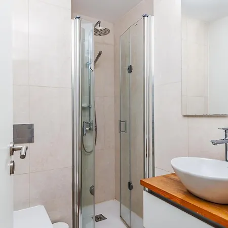 110m2 Flat, Large Terrace With A View And A Garden * Лиссабон